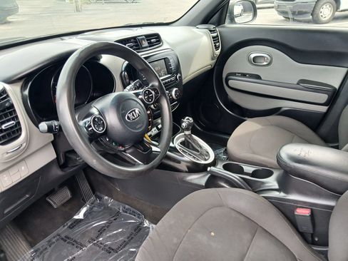 Used 2018 Kia Soul FWD image 14