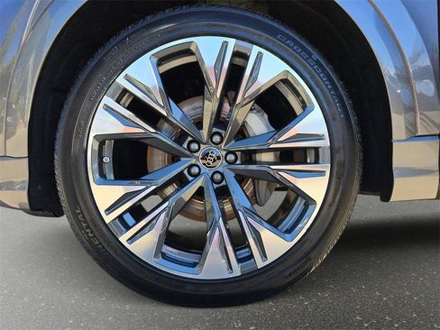 Certified 2025 Audi Q8 Premium Plus image 33