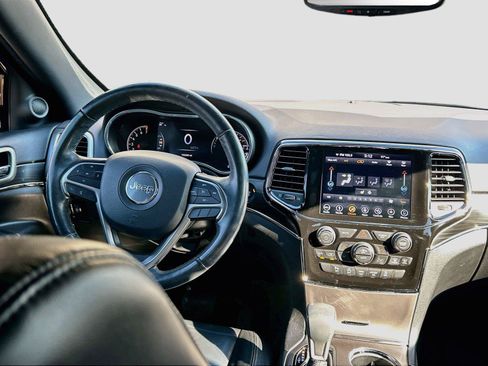 Used 2019 Jeep Grand Cherokee Limited AWD/4WD image 18
