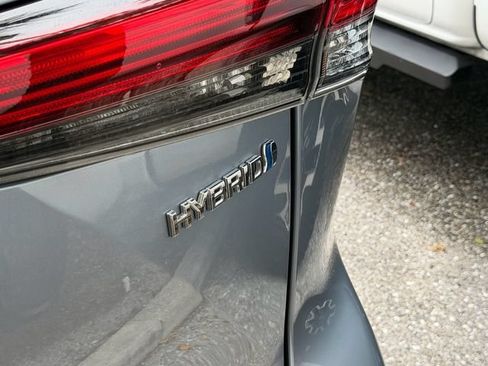 Used 2023 Toyota Highlander Platinum FWD image 10