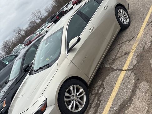 Used 2016 Chevrolet Malibu LT image 3