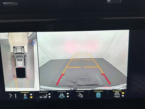 Used 2023 GMC Sierra 1500 AT4 w/ Technology Package image 24