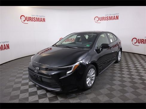 Used 2026 Toyota Corolla LE w/ LE Premium Package image 2