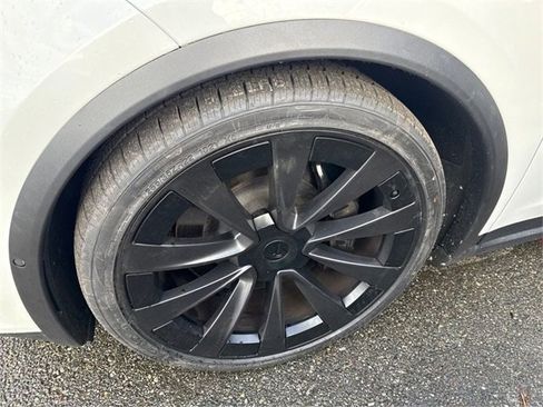 Used 2022 Tesla Model X Plaid image 18