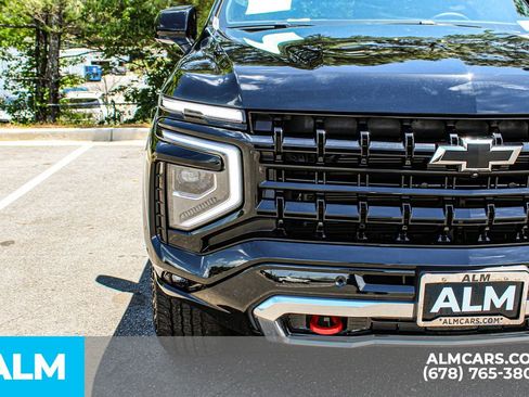 Used 2025 Chevrolet Suburban Z71 AWD/4WD image 11