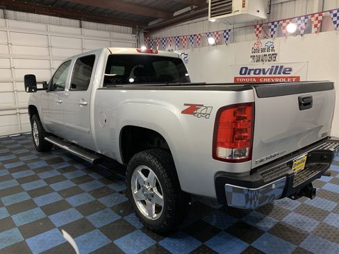 Used 2013 GMC Sierra 2500 SLT w/ SLT Convenience Package image 4