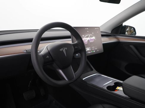 Used 2023 Tesla Model Y Long Range AWD/4WD image 23
