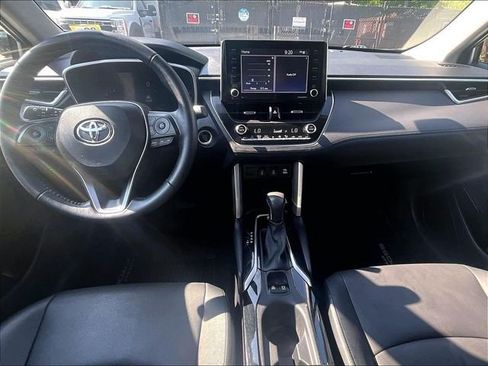 Used 2022 Toyota Corolla Cross XLE w/ Convenience Package AWD/4WD image 16