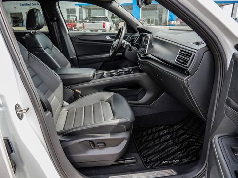 Used 2024 Volkswagen Atlas Cross Sport SEL R-Line image 19