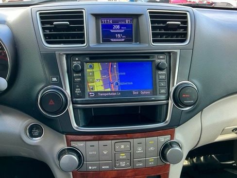 Used 2013 Toyota Highlander Limited image 21