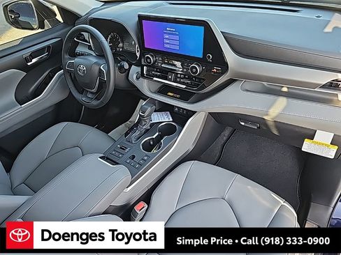 New 2026 Toyota Highlander XLE image 19