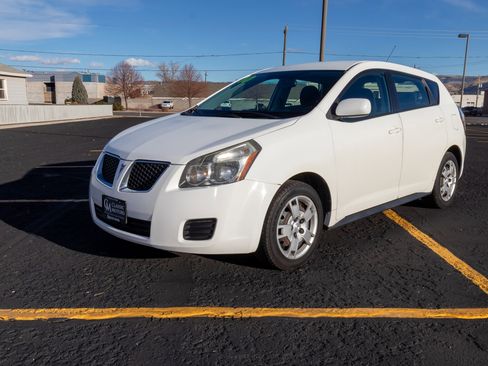 Used 2010 Pontiac Vibe w/ Preferred Package image 8