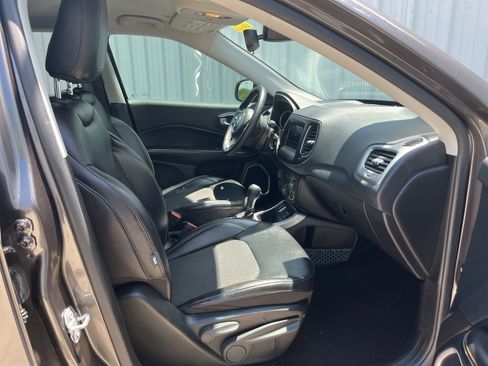 Used 2019 Jeep Compass Latitude FWD image 16