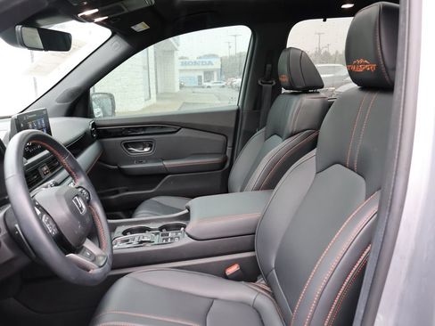 Certified 2025 Honda Pilot TrailSport image 11