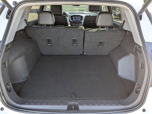 Used 2023 GMC Terrain SLT image 13