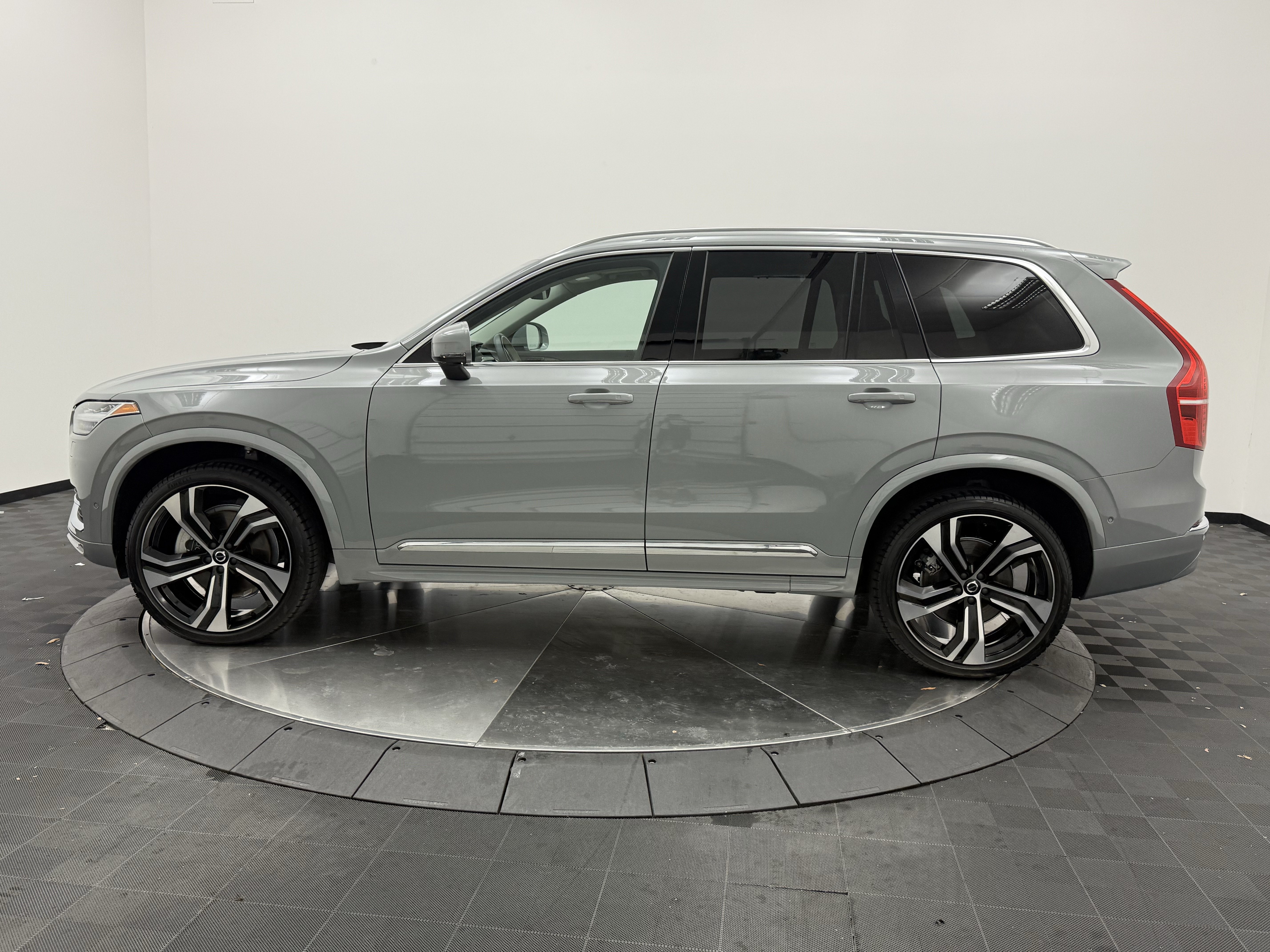 Certified 2024 Volvo XC90 B6 Ultimate w/ Protection Package Premier AWD/4WD image 5