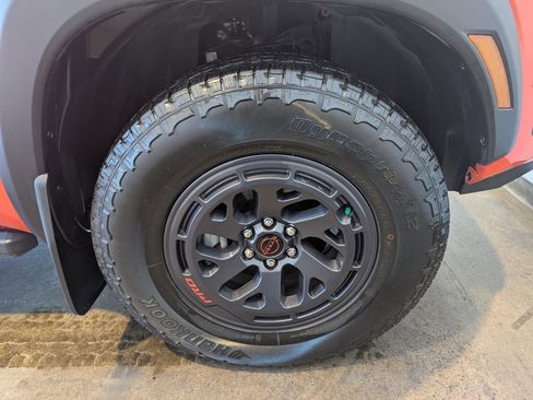 Used 2025 Nissan Frontier PRO-4X w/ Pro Convenience Package image 7