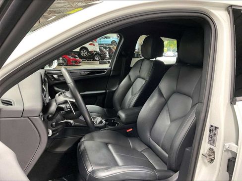 Used 2023 Porsche Macan AWD/4WD image 6
