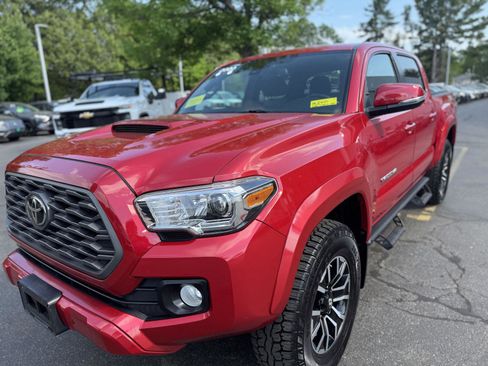 Used 2020 Toyota Tacoma TRD Sport w/ Technology Package AWD/4WD image 3
