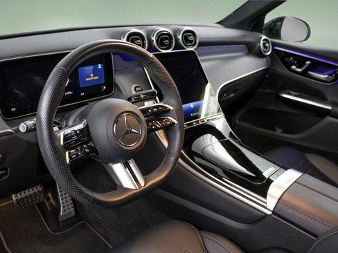 Used 2025 Mercedes-Benz GLC 300 4MATIC image 22