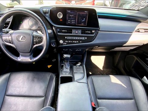 Used 2022 Lexus ES 300h w/ Premium Package image 16
