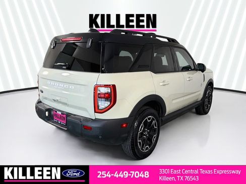 Used 2025 Ford Bronco Sport Outer Banks w/ Outer Banks Tech Package+ AWD/4WD image 9