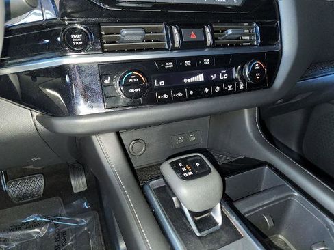 Certified 2025 Nissan Pathfinder SV image 21