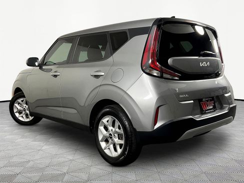 Used 2024 Kia Soul LX w/ Option Group 015 FWD image 4