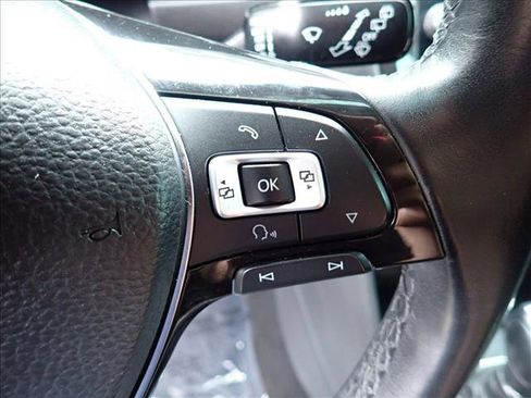 Used 2018 Volkswagen Tiguan SEL AWD/4WD image 18