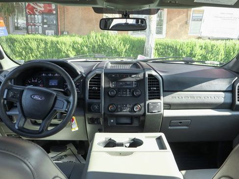 Used 2018 Ford F250 XL w/ Power Equipment Group AWD/4WD image 24