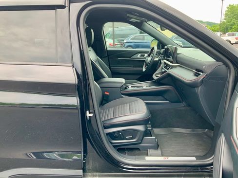 Used 2025 Ford Explorer ST-Line w/ ST-Line Street Pack AWD/4WD image 30