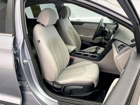 Used 2016 Hyundai Sonata SE w/ Cargo Package image 6