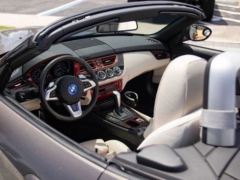 Used 2011 BMW Z4 sDrive30i RWD image 3