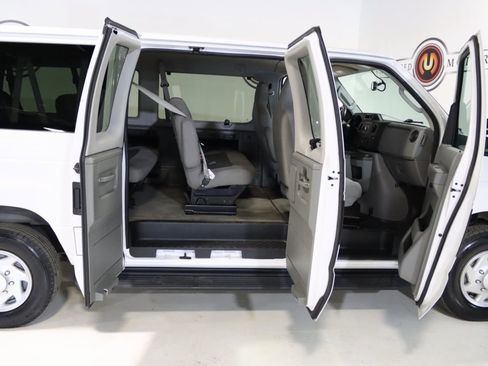Used 2014 Ford E-350 and Econoline 350 XLT image 11