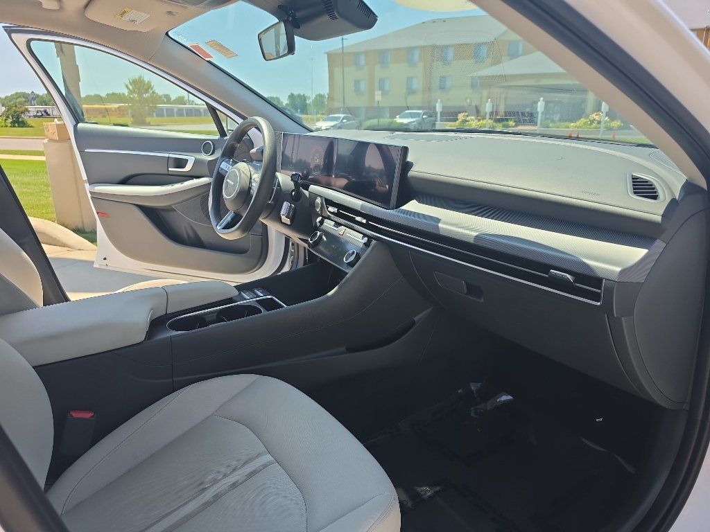 Certified 2025 Hyundai Sonata SEL FWD image 11