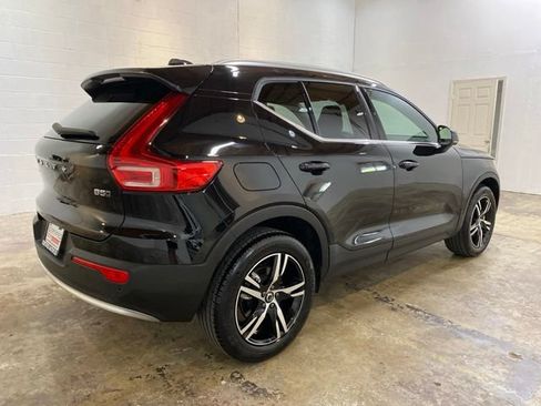 Used 2025 Volvo XC40 B5 Core AWD/4WD image 5