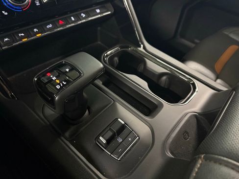 Used 2023 GMC Sierra 1500 AT4 w/ AT4 Preferred Package image 11