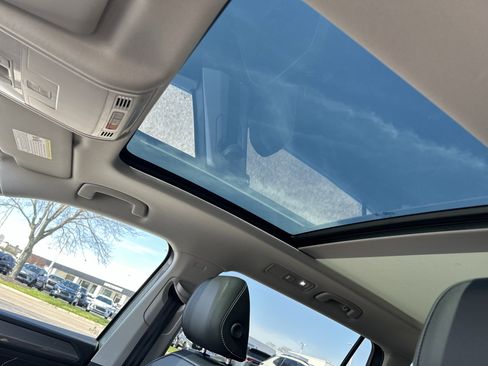 Certified 2024 Volkswagen Tiguan SE image 23