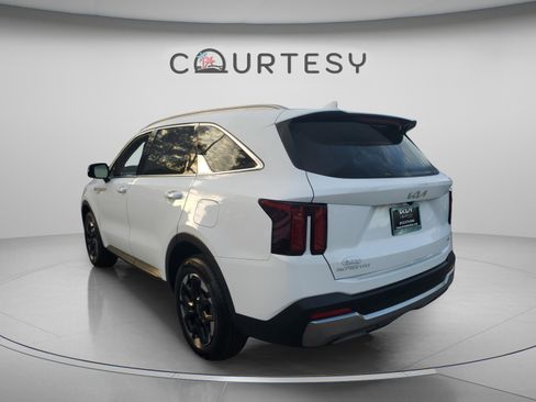 Used 2024 Kia Sorento S AWD/4WD image 2