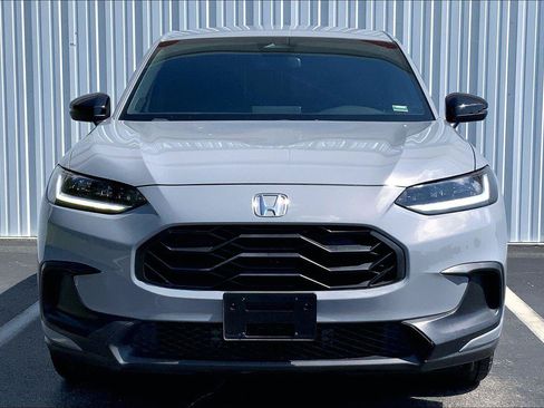 Used 2025 Honda HR-V Sport image 3