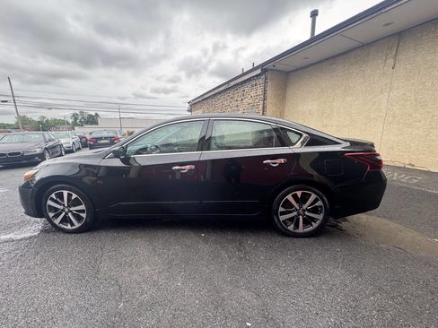 Used 2017 Nissan Altima 2.5 SR FWD image 3