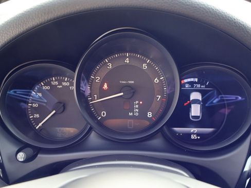 Certified 2025 Porsche Macan image 16