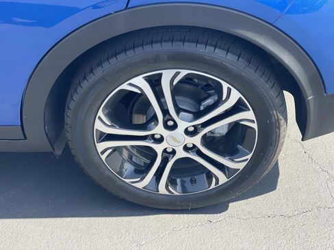 Used 2019 Chevrolet Bolt Premier w/ Infotainment Package FWD image 31