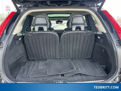 Used 2021 Volvo XC90 T6 Momentum w/ Advanced Package image 11
