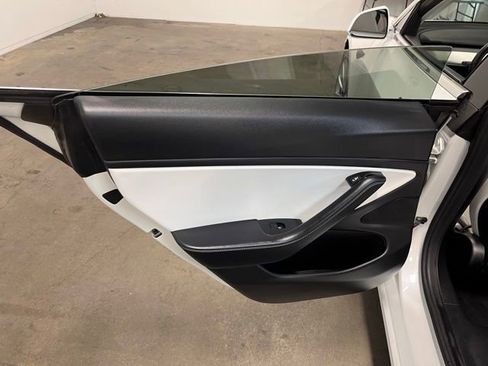 Used 2020 Tesla Model 3 Long Range image 19