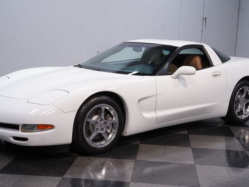 Used 2004 Chevrolet Corvette Coupe w/ Roof Package RWD image 7