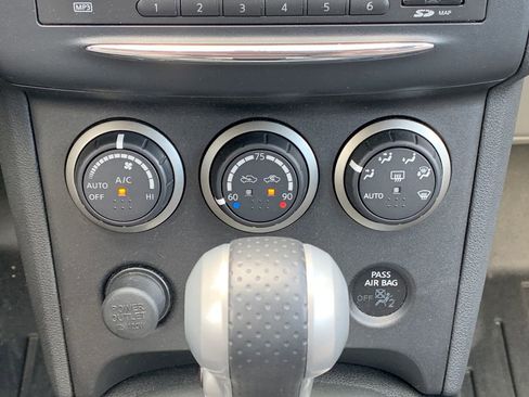 Used 2013 Nissan Rogue SV w/ Premium Pkg image 17