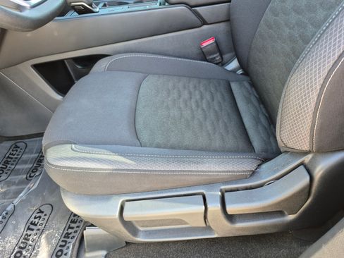 Certified 2025 Nissan Pathfinder S FWD image 22