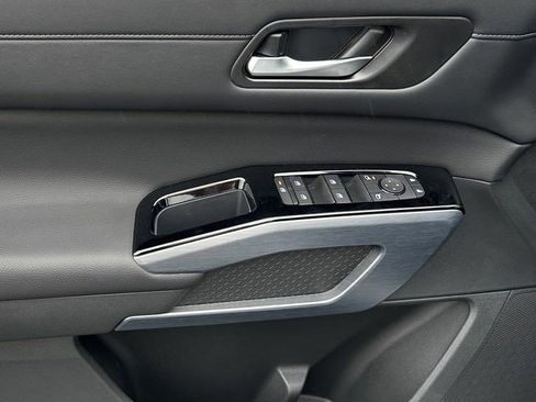 Certified 2025 Nissan Pathfinder SL image 21