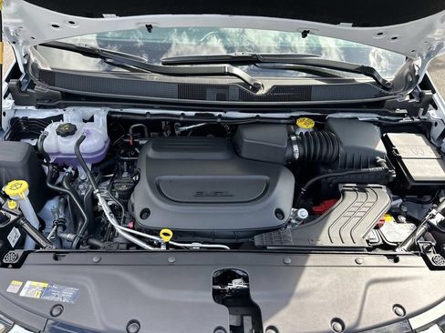 New 2026 Chrysler Pacifica Limited w/ Uconnect Theater Family Group FWD image 13